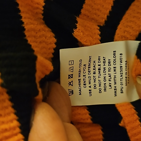 Women's BloomChic V- Neck Top NWT ~ Size 14/16 - Picture 5 of 9